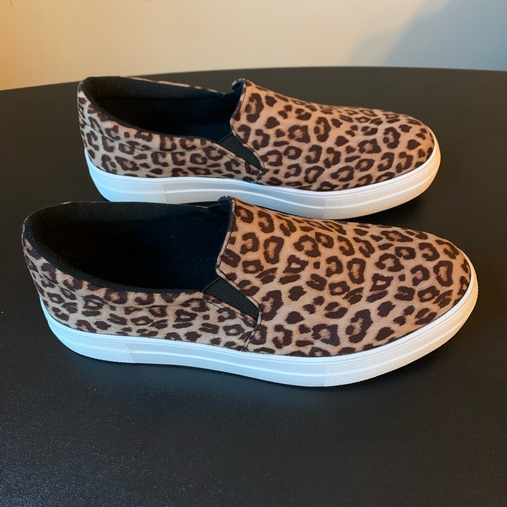 HP 🥳 Leopard Canvas slip on W/Memory foam insert